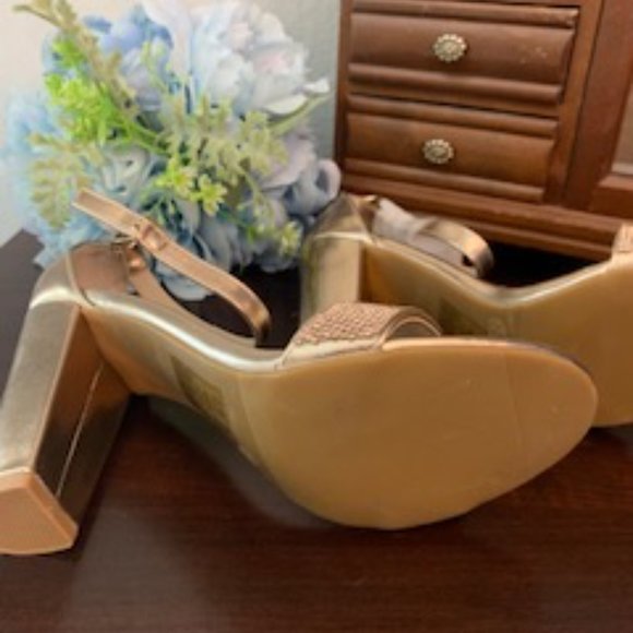 ✨Sparkle your way through any occasion with these exquisite David's Bridal Gold - Picture 7 of 12